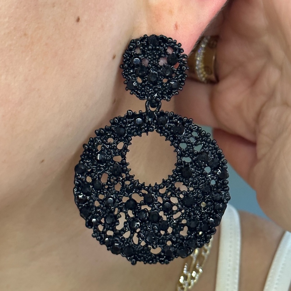 Black round crystal earrings
